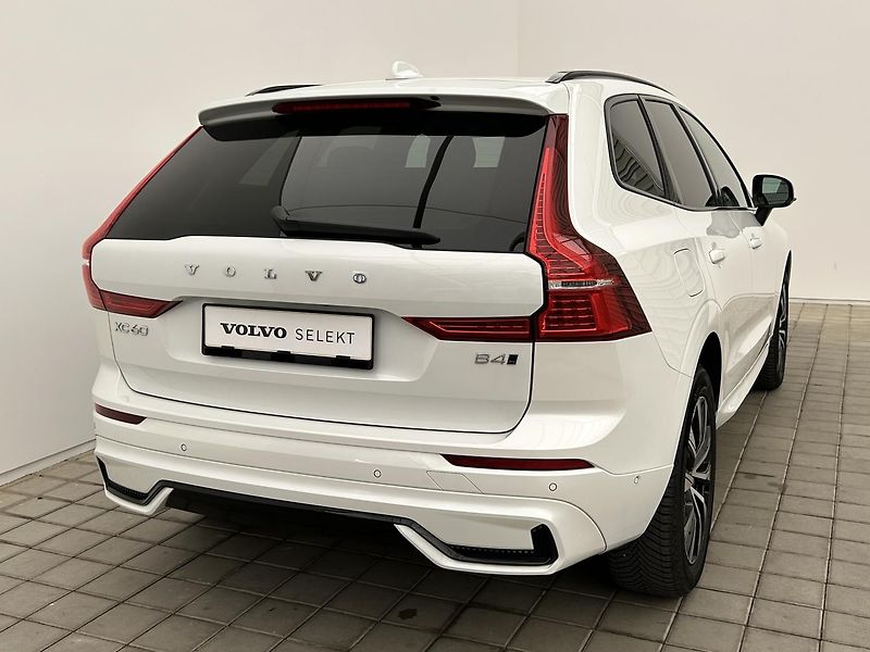 Volvo XC60 2.0  B4 4x4 PLUS  Black - fotka 5 z 30