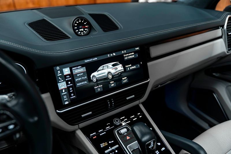 Porsche Cayenne Turbo - fotka 10 z 20