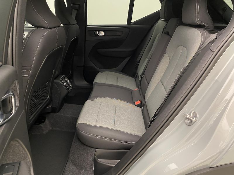 Volvo XC40 (2026) B3 AUT DARK PLUS - fotka 6 z 60