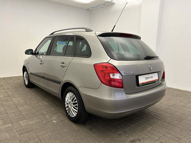 Škoda Fabia 1.2 TSI Ambiente - fotka 21 z 22
