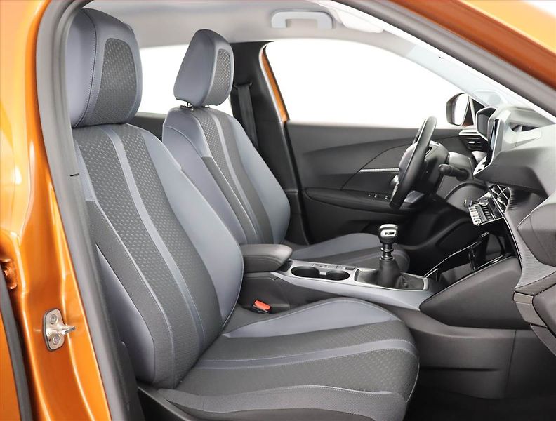 Peugeot 2008 (2020) 1.5 BlueHDi, Serv.kniha, Kůže - fotka 9 z 21
