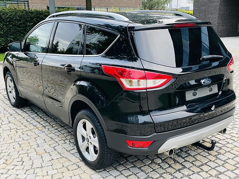 Ford Kuga 2.0TDCi 4x4 MAN TAŽNÉ VÝHŘEV - fotka 17 z 44