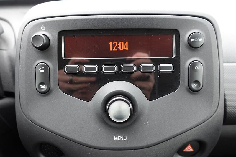 Toyota Aygo 1.0 VVT-i 5M/T x + comfort - fotka 18 z 23