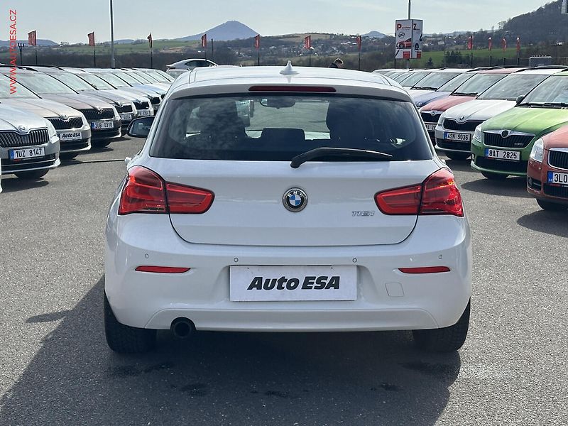 BMW Řada 1 (2015) 1.5i 116i, Klima - fotka 5 z 21