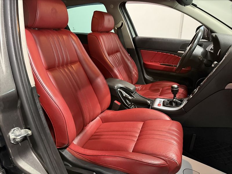 Alfa Romeo 159 2,4   JTDm V5 147 kW BOSE TOP - fotka 29 z 40