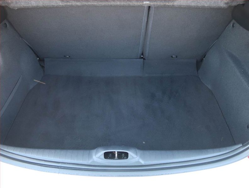 Peugeot 208 (2014) 1.0 VTi, Tempomat - fotka 13 z 15
