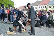 Automobiloví a motocykloví veteráni se vydali v neděli na tradiční jízdu Ze zámku na hrad. Start byl na Horním náměstí v Přerově, kde si lidé užili bohatý program.