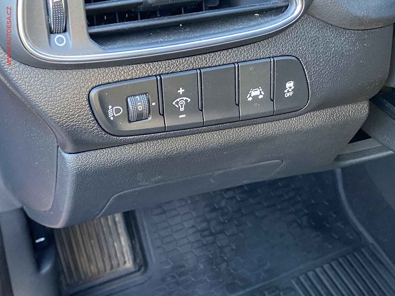 Hyundai i30 (2018) 1.0 T-GDi, Comfort - fotka 12 z 19