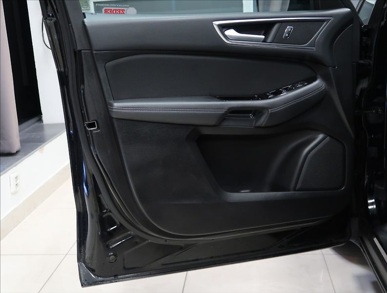 Ford S-MAX 2,0 EcoBlue NAVI KAMERA VÝHŘEV - fotka 9 z 46