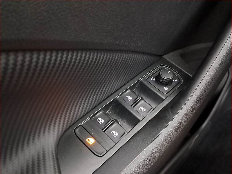 Škoda Kamiq (2025) 1.0 TSI, MONTE CARLO, KEYLESS - fotka 19 z 19