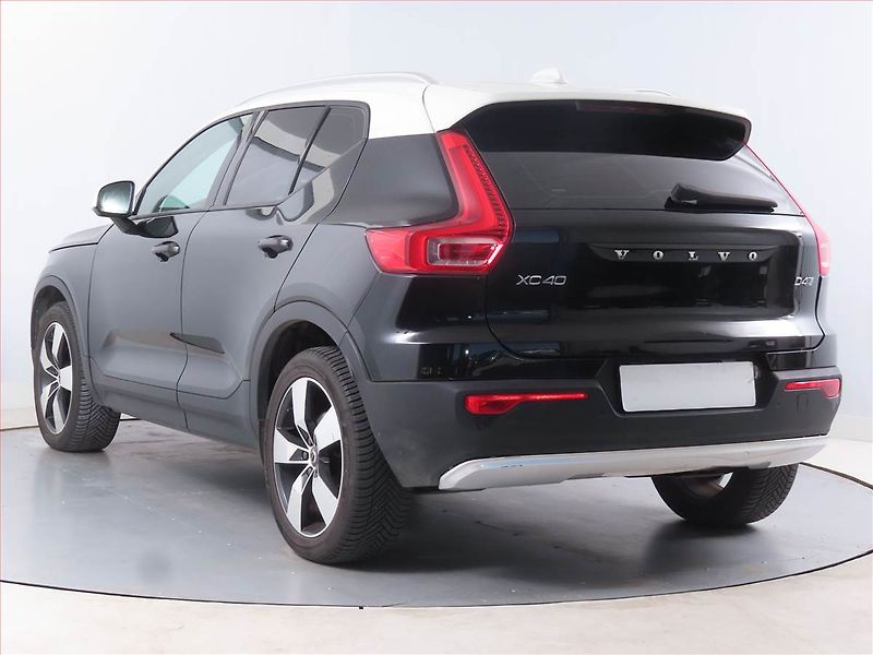 Volvo XC40 (2018) D4 AWD - fotka 4 z 20