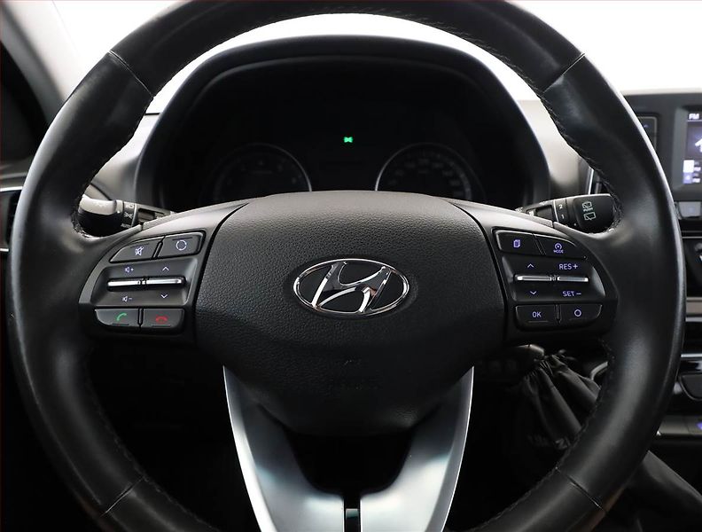Hyundai i30 (2018) 1.0 T-GDI, Tempomat - fotka 8 z 16