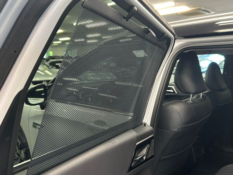Mitsubishi Outlander (2025) 2.4 PHEV Instyle | 8 let | Nov - fotka 28 z 67