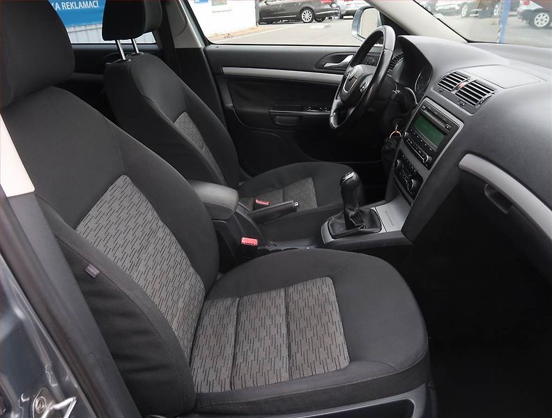Škoda Octavia (2012) Ambition 1.6 TDI, Tempomat - fotka 9 z 19