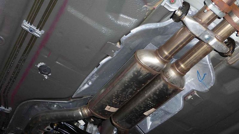 Mercedes-Benz SL500, který stál 21 let v garáži kvůli zapomenutým klíčům.