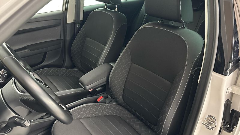 Škoda Fabia 1.0 TSI Ambition Combi - fotka 15 z 23