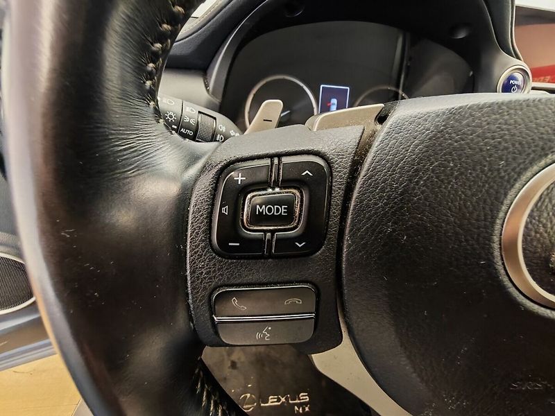 Lexus NX 300h 300h AWD PRESTIEGE SAFETY - fotka 28 z 43