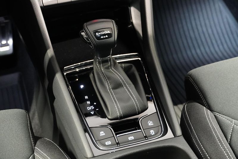 Škoda Karoq 2.0TSI,DSG,4x4,Sportl.NzTopení - fotka 27 z 39