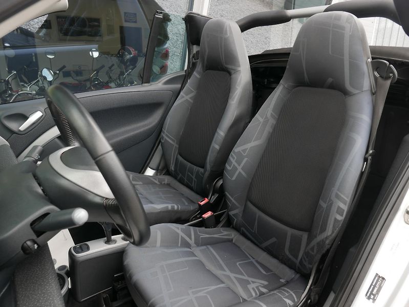 Smart Fortwo 0,8 cdi Cabrio REZERVACE - fotka 15 z 37
