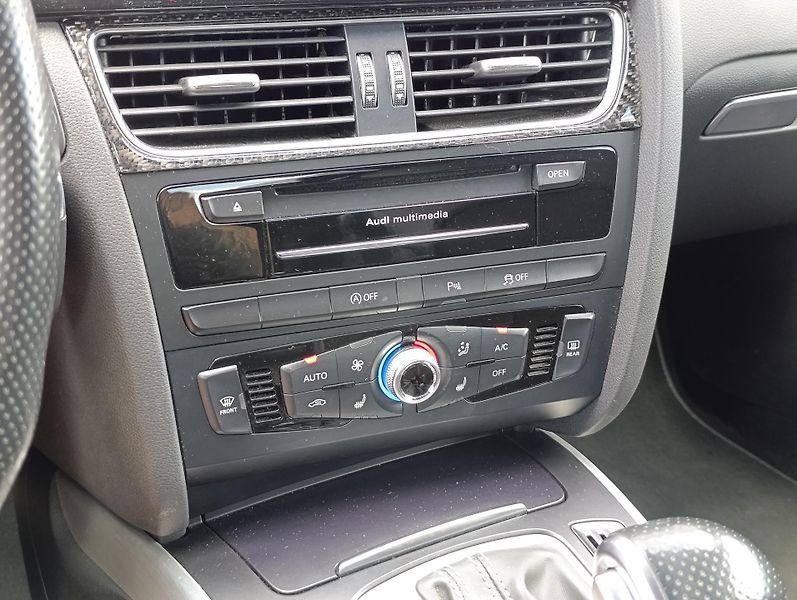 Audi A5 2.0TDI QUATTRO S-LINE ČR  - fotka 28 z 38
