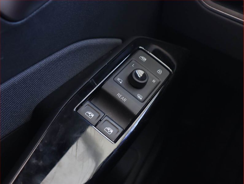 Volkswagen ID.3 (2020) Life 1st (62 kWh), SoH 90% - fotka 16 z 22