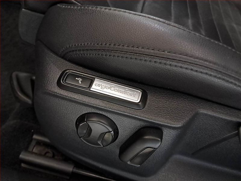 Volkswagen Passat (2016) 2.0 TDI, Kůže, Navi, Tempomat - fotka 19 z 20