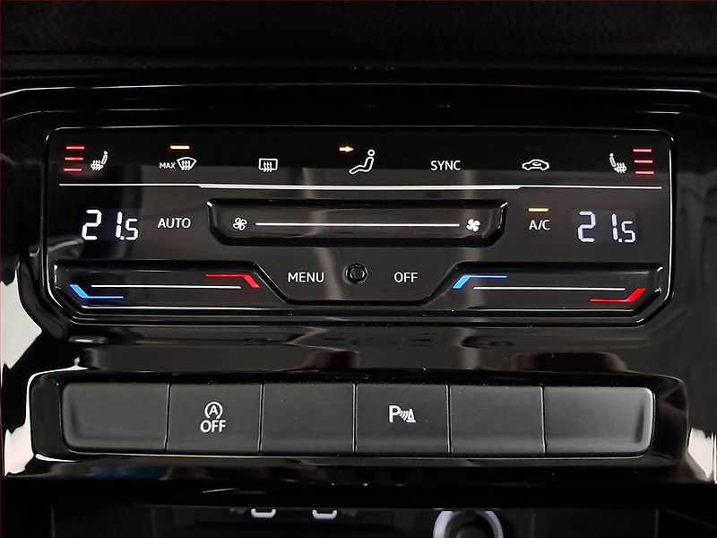Volkswagen Touran (2023) 2.0 TDI - fotka 16 z 20