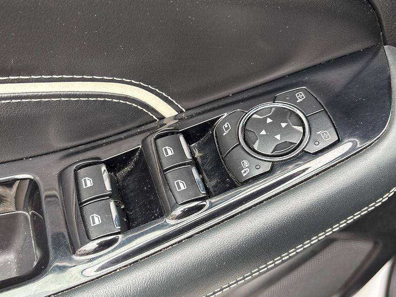 Ford S-MAX (2016) Vignale 154kW - fotka 18 z 30