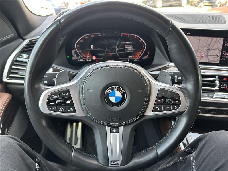 BMW X5 3,0 xDrive 30d M-SPORT LASER - fotka 23 z 38