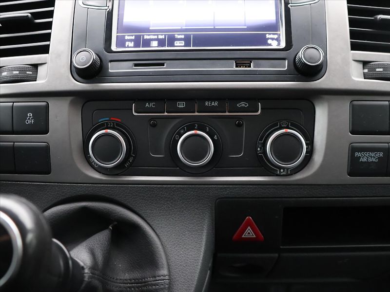 Volkswagen Multivan 2,0 TDI 103KW 7 Míst - fotka 19 z 27