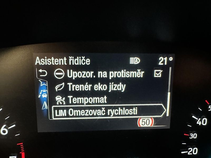 Ford Focus ST-Line 1.5 EcoBoost 150k aut  - fotka 18 z 30