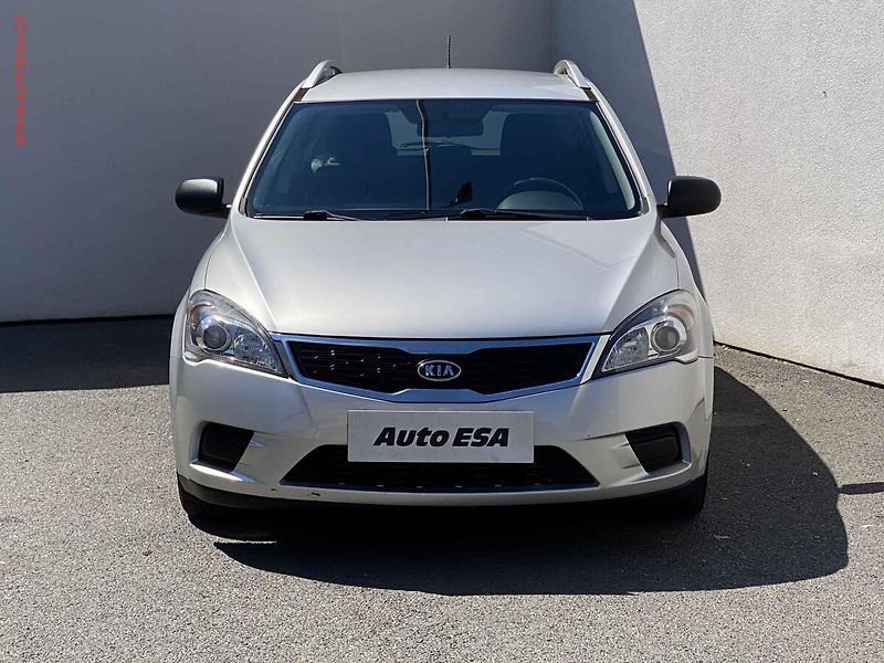 Kia Ceed (2010) 1.4 CVVT, Klima - fotka 2 z 15