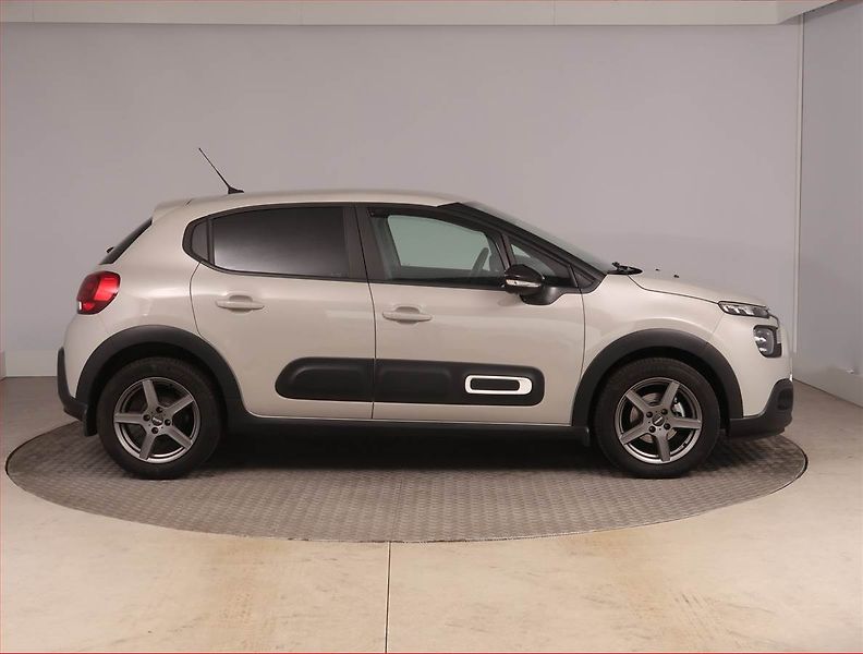 Citroën C3 (2021) Feel Pack 1.2 PureTech, ČR - fotka 6 z 15