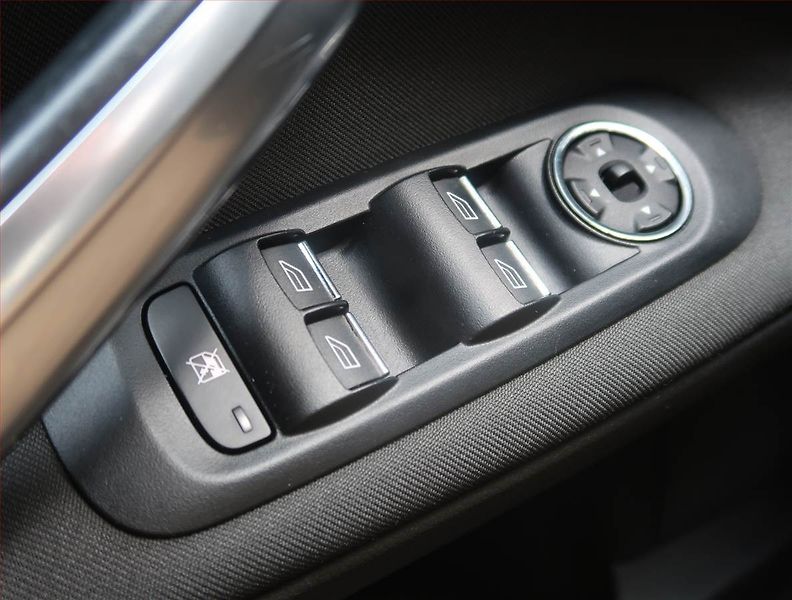 Ford Mondeo (2011) 2.0 TDCi, Navi, Tempomat - fotka 17 z 17