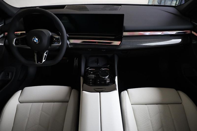 BMW Řada 5 540d xDrive Touring - fotka 5 z 18