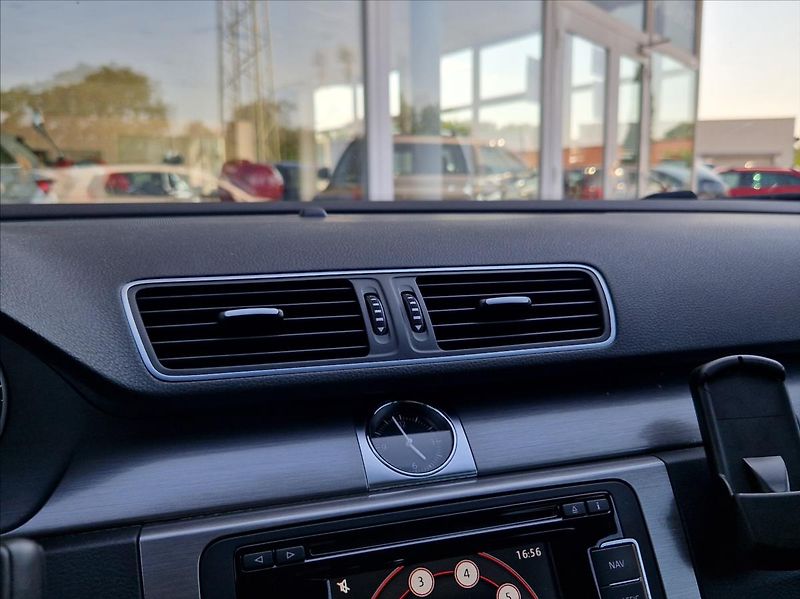 Volkswagen Passat 1,4 TSI DSG NOSIČ TAŽNÉ VÝHŘEV - fotka 31 z 35