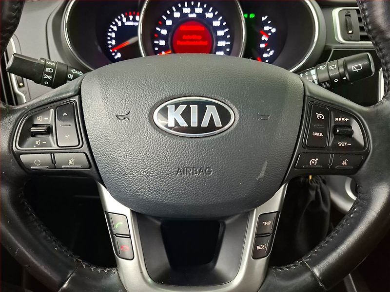Kia Rio (2016) 1.25 CVVT, Tempomat - fotka 15 z 17