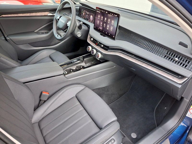 Škoda Superb (2025) Combi iV L&K DSG 1,5TSi 150kW - fotka 14 z 35