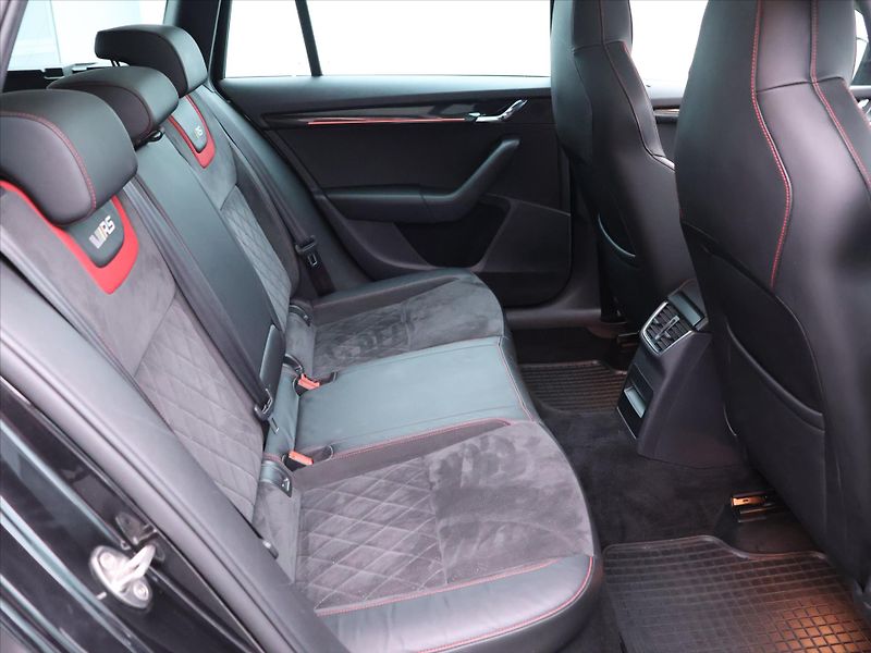 Škoda Octavia 2,0 TDI RS 4x4 DSG Virtual LED - fotka 14 z 43