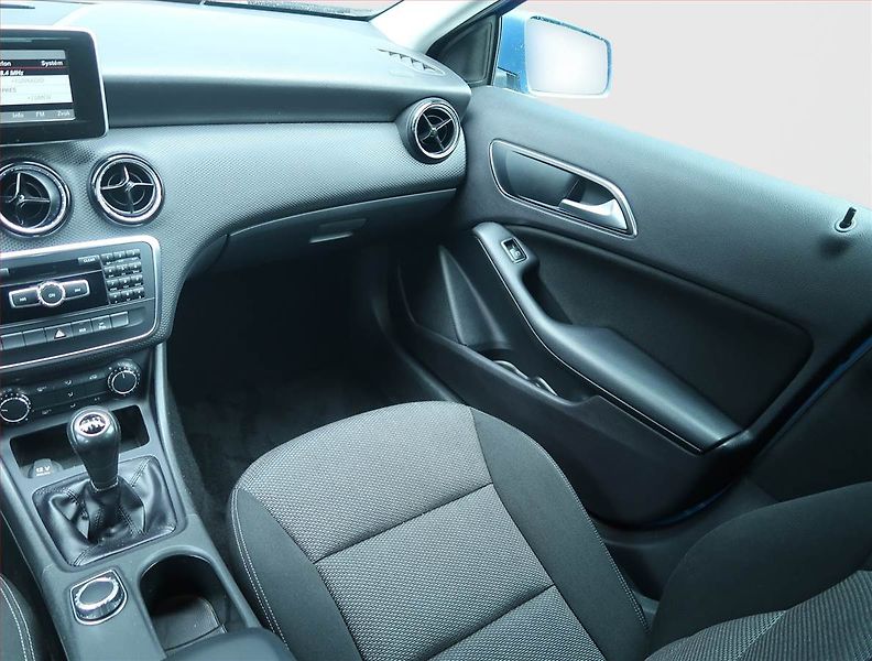 Mercedes-Benz Třídy A (2013) A 180 d, Park. senzory - fotka 8 z 16