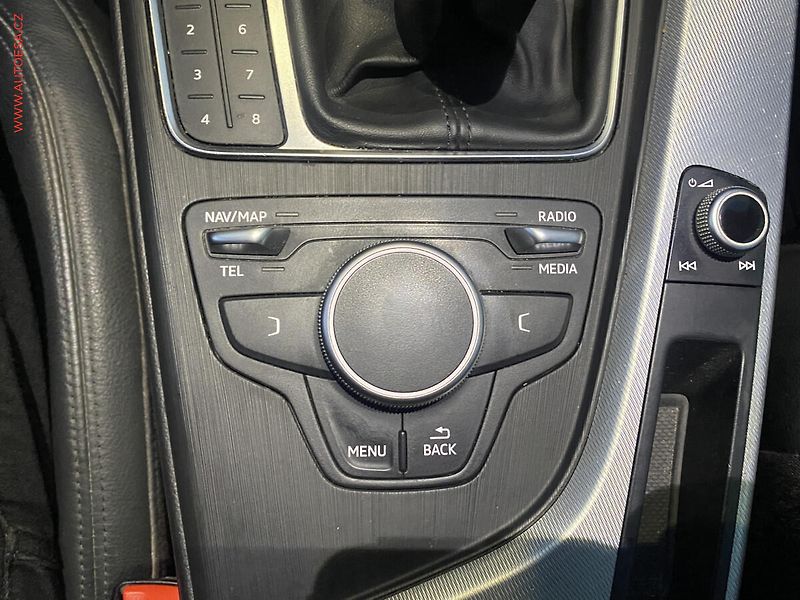 Audi A4 (2016) 2.0 TDi, Bixen, kůže, navi - fotka 17 z 19