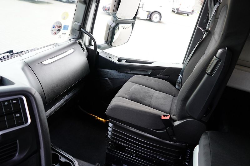 Iveco S-WAY (2023) 420 / E 6 / KONTENER + WINDA / - fotka 42 z 45