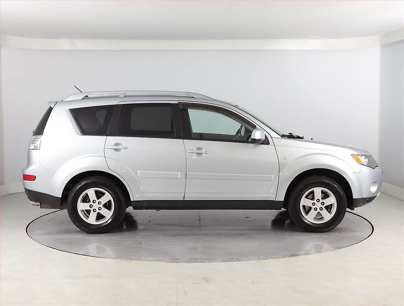 Mitsubishi Outlander (2009) 2.4 MIVEC, LPG, Tempomat - fotka 6 z 19