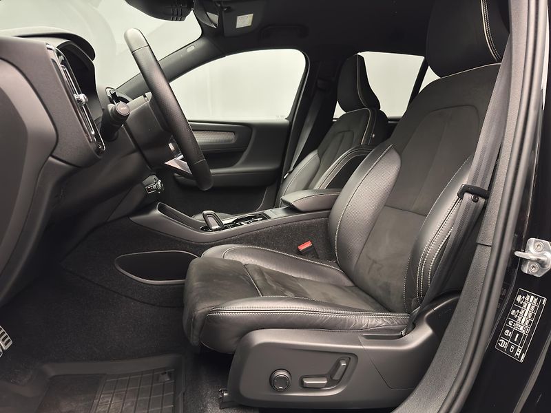Volvo XC40 B4 AWD INSCRIPTION AUT  - fotka 4 z 51