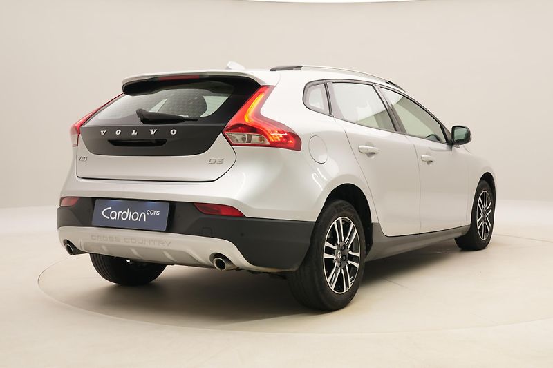 Volvo V40 CC D3 MOMENTUM AUT  - fotka 11 z 43