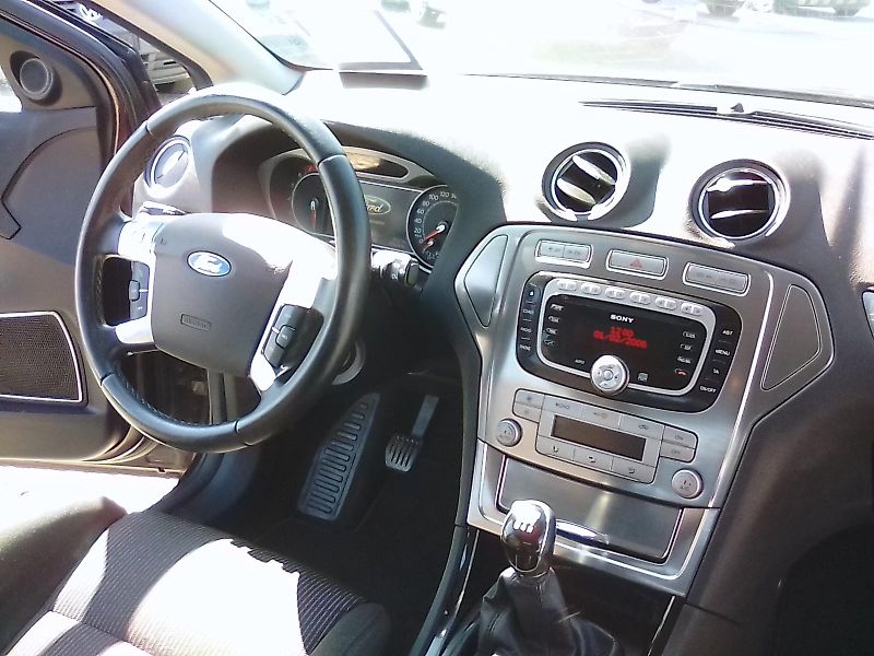 Ford Mondeo (2009) 2.0i 16V Titanium, ser. knížka - fotka 18 z 32