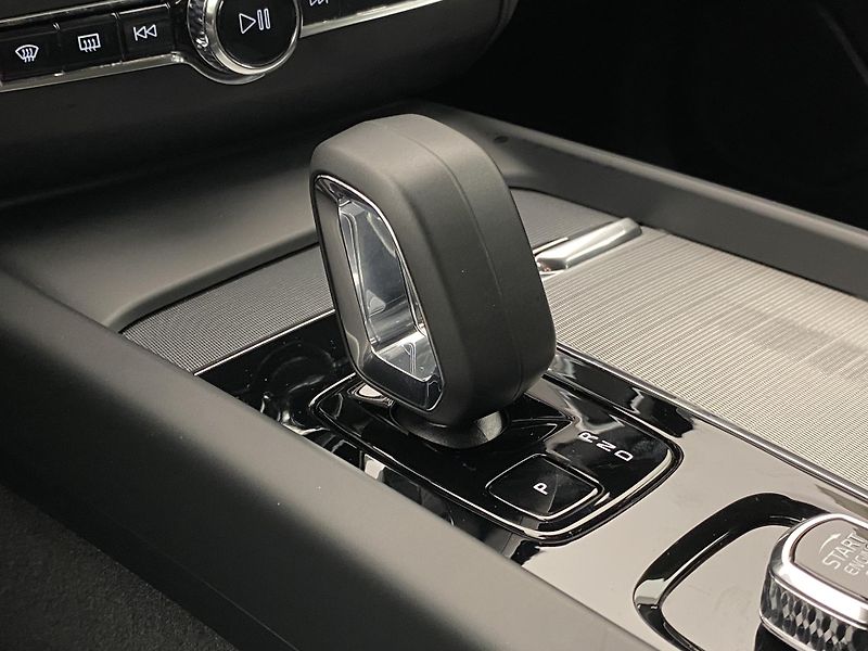 Volvo XC60 B5 AWD DARK PLUS REZERVACE - fotka 28 z 57