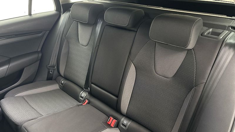Škoda Octavia 2.0 TDI DSG Ambition Combi - fotka 16 z 23