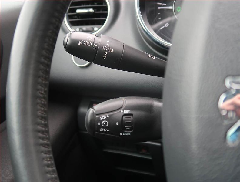 Peugeot 5008 (2011) 2.0 HDI, Navi, Tempomat - fotka 18 z 25