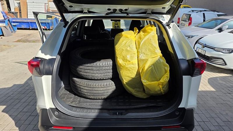 Toyota RAV4 (2019) 2.5i HEV Comfort AWD Tažné - fotka 12 z 35